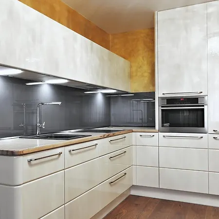 Wellness Republika 24 *