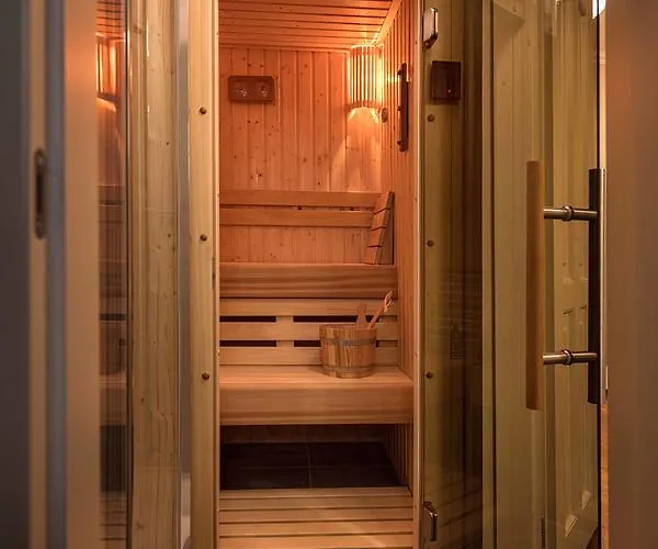 Wellness Republika 24 *